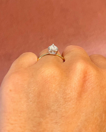 Bague Solitaire Diamant Taille Poire 0.92 carat F/VS2 "Alexandra" - Elliade Paris