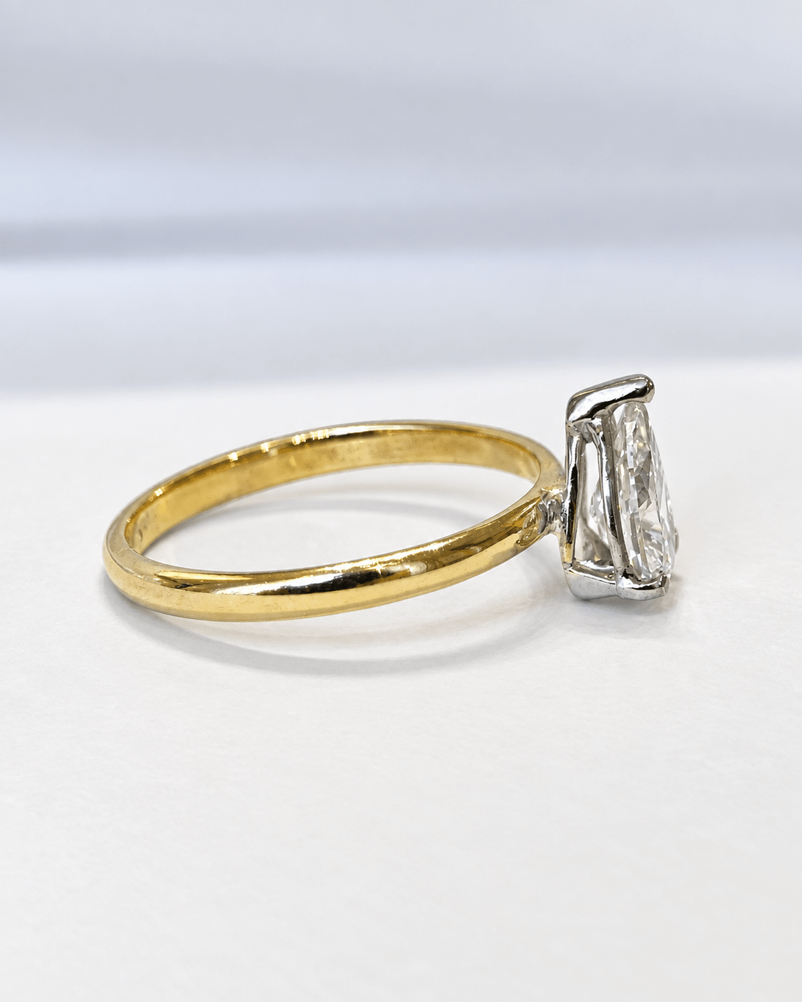 Bague Solitaire Diamant Taille Poire 0.92 carat F/VS2 "Alexandra" - Elliade Paris