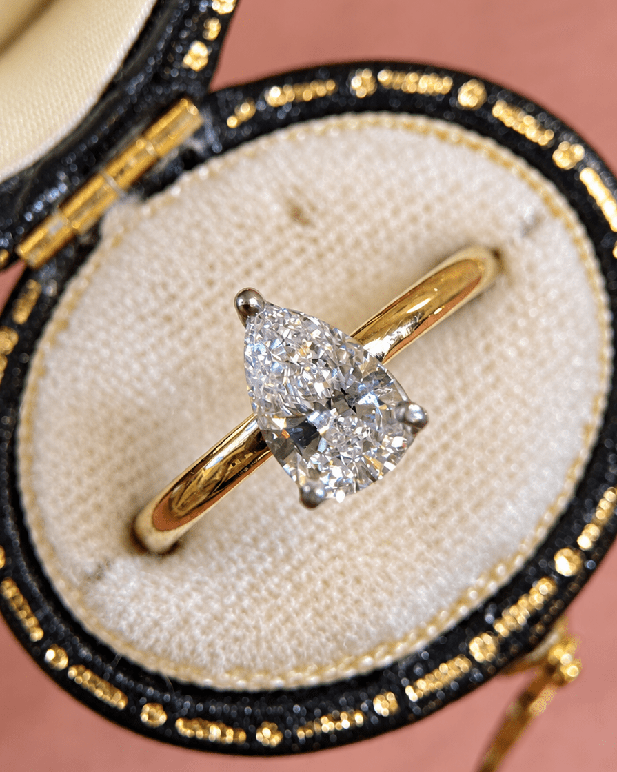 Bague Solitaire Diamant Taille Poire 0.92 carat F/VS2 "Alexandra" - Elliade Paris