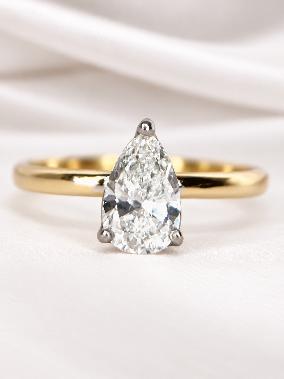 Bague Solitaire Diamant Taille Poire 0.92 carat F/VS2 "Alexandra" - Elliade Paris