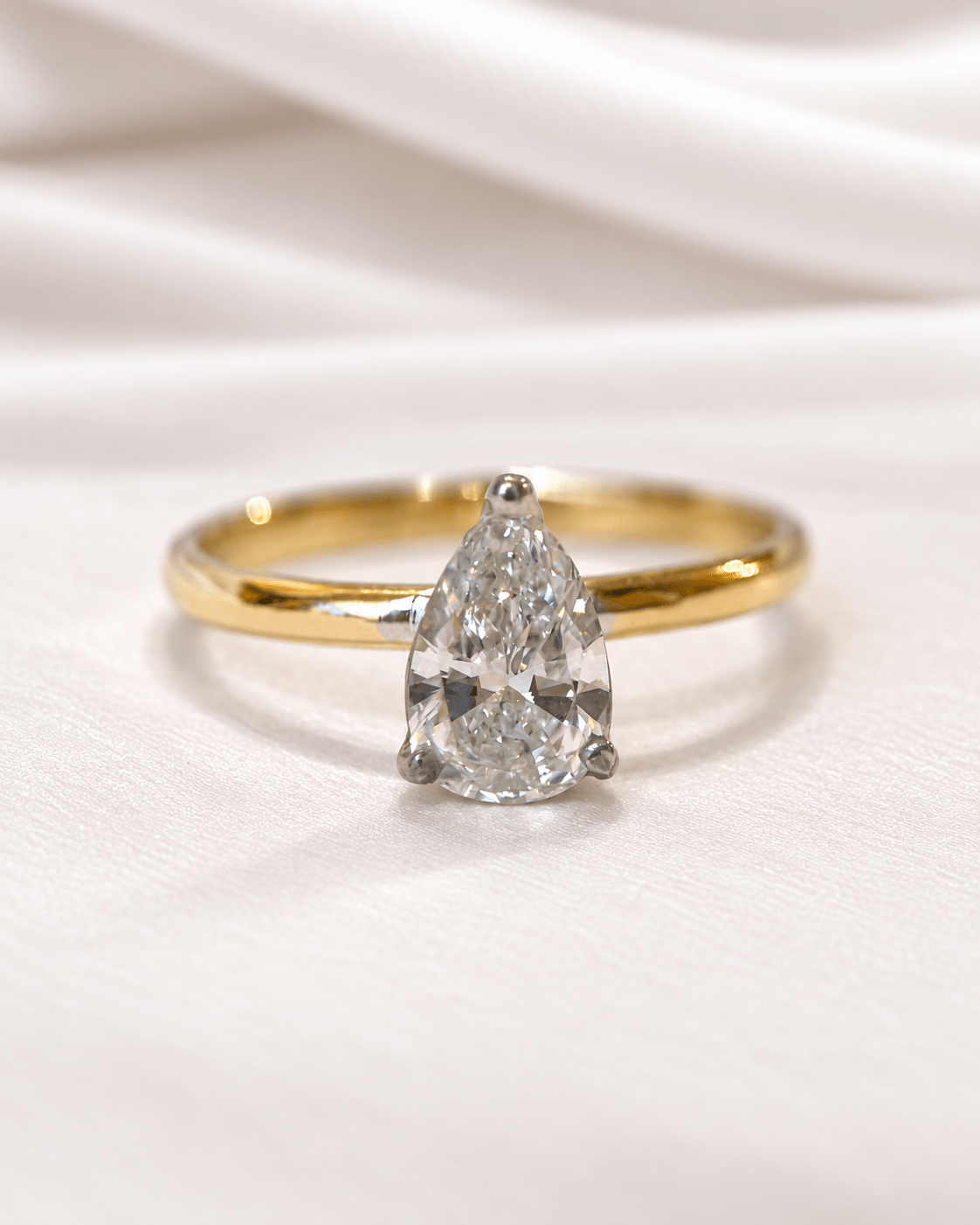 Bague Solitaire Diamant Taille Poire 0.92 carat F/VS2 "Alexandra" - Elliade Paris