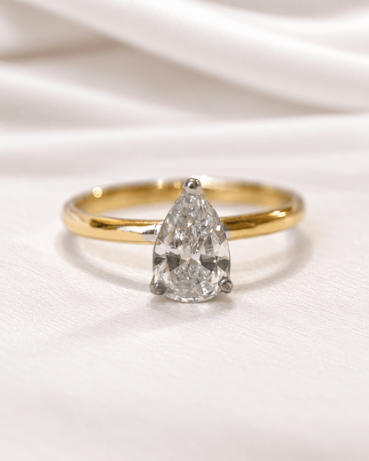 Bague Solitaire Diamant Taille Poire 0.92 carat F/VS2 "Alexandra" - Elliade Paris