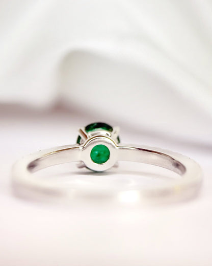 Bague Solitaire Émeraude 0.60 carat &amp; Diamants 0.36 carat "Gladys" - Elliade Paris