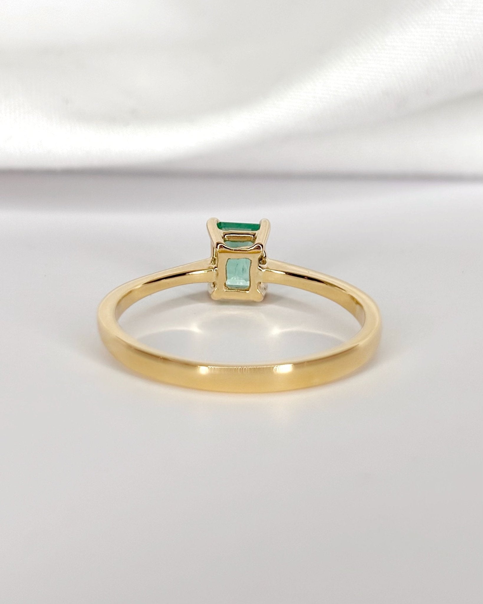 Bague Solitaire Émeraude 0.60 carat "Simone" - Elliade Paris