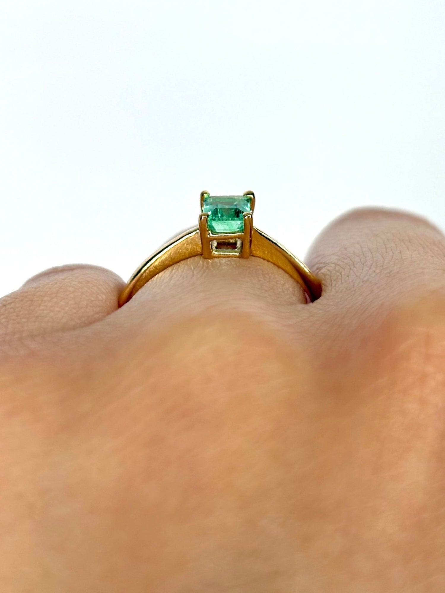 Bague Solitaire Émeraude 0.60 carat "Simone" - Elliade Paris