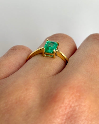 Bague Solitaire Émeraude 0.72 carat "Emilia" - Elliade Paris