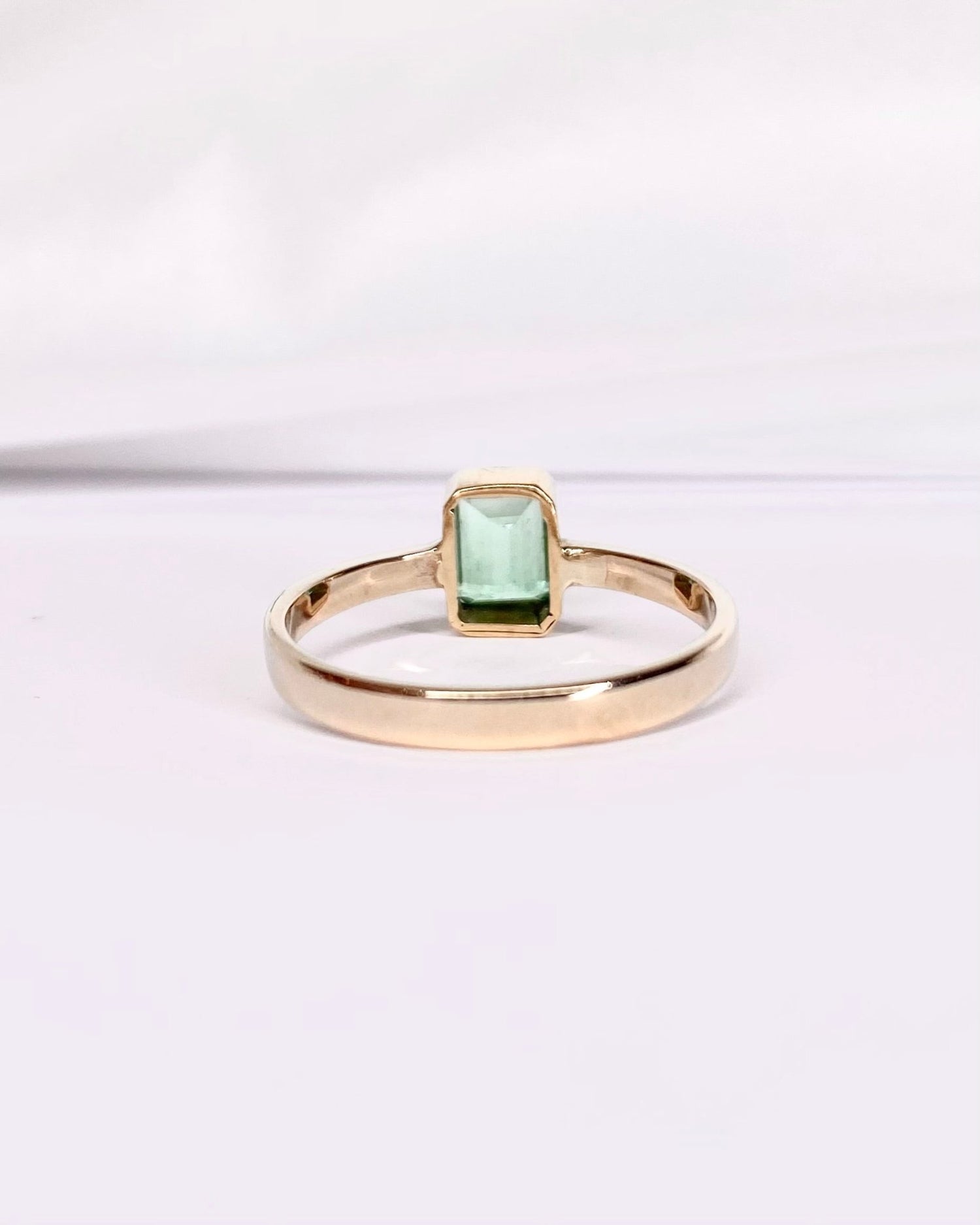 Bague Solitaire Émeraude 0.74 carat "Donna" - Elliade Paris