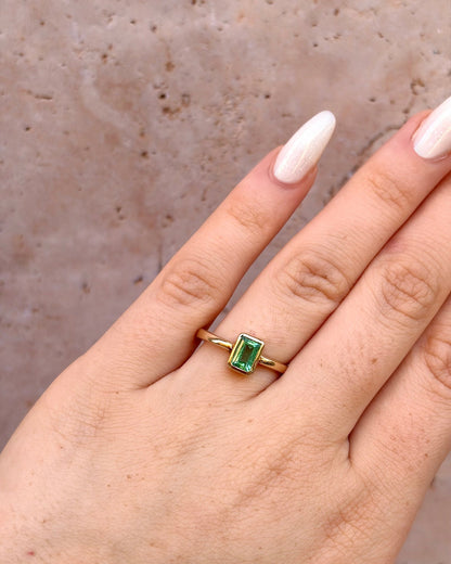 Bague Solitaire Émeraude 0.74 carat "Donna" - Elliade Paris