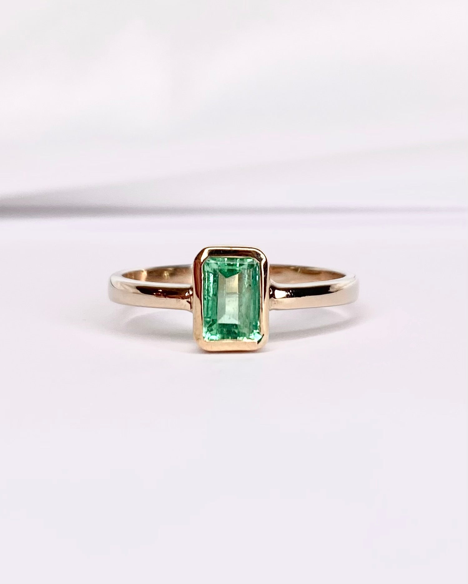 Bague Solitaire Émeraude 0.74 carat "Donna" - Elliade Paris