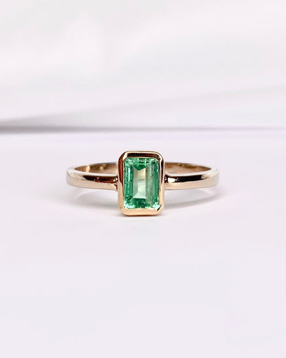 Bague Solitaire Émeraude 0.74 carat "Donna" - Elliade Paris