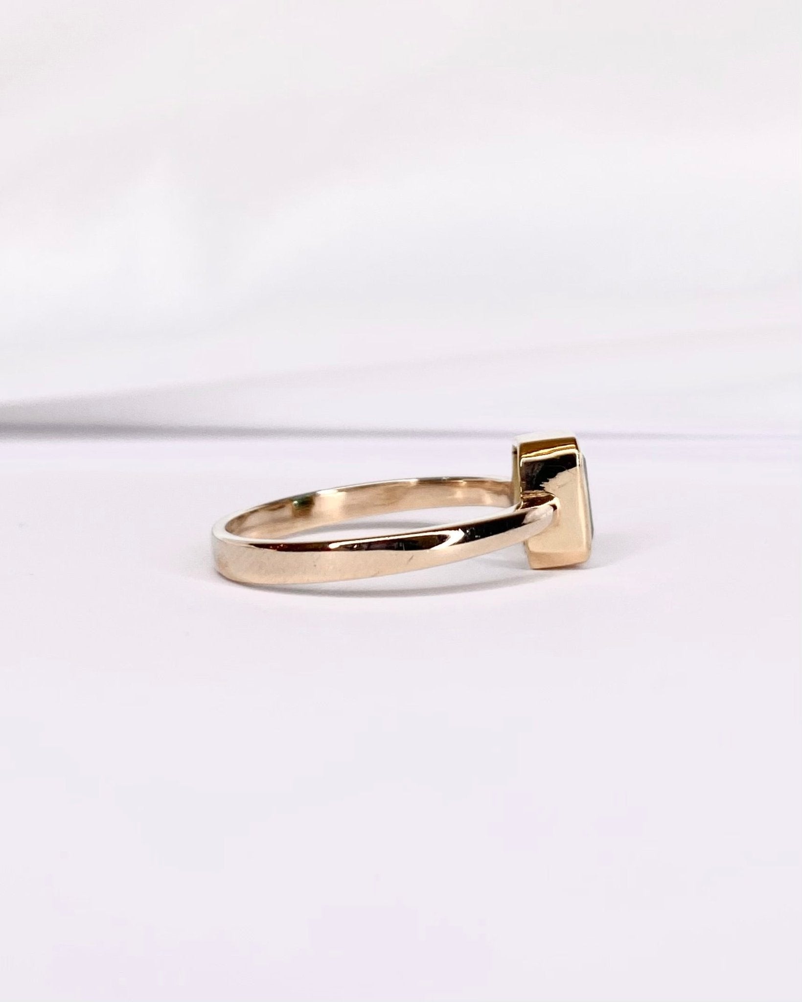 Bague Solitaire Émeraude 0.74 carat "Donna" - Elliade Paris