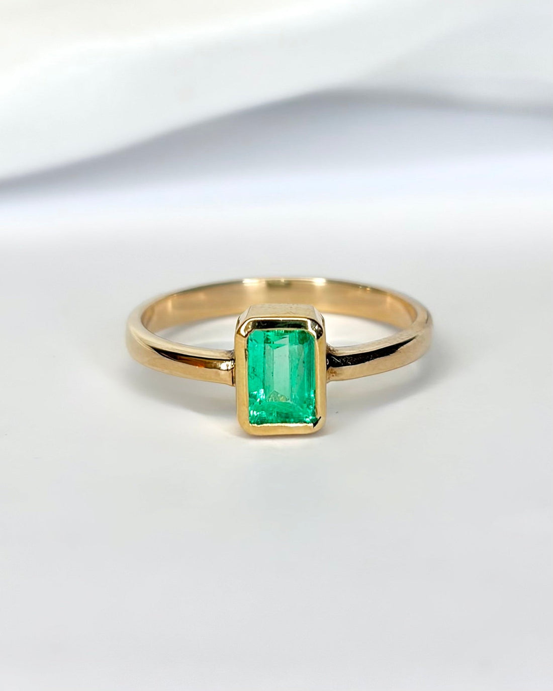 Bague Solitaire Émeraude 0.74 carat "Donna" - Elliade Paris