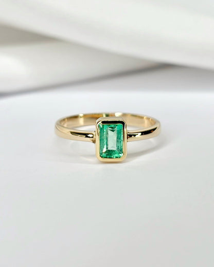 Bague Solitaire Émeraude 0.74 carat &quot;Donna&quot; - Elliade Paris