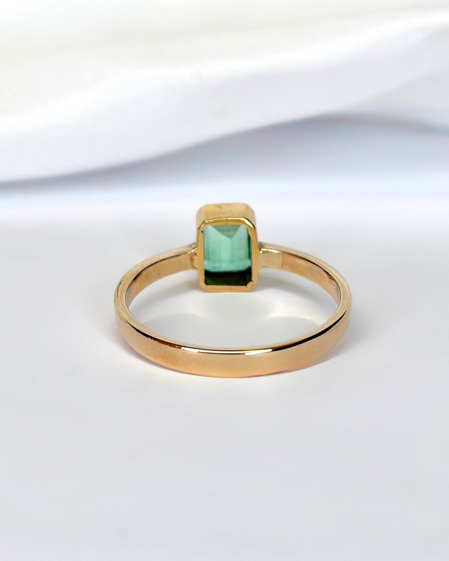 Bague Solitaire Émeraude 0.74 carat "Donna" - Elliade Paris