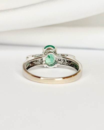 Bague Solitaire Émeraude 0.80 carat &amp; 11 Diamants "Daniela" - Elliade Paris