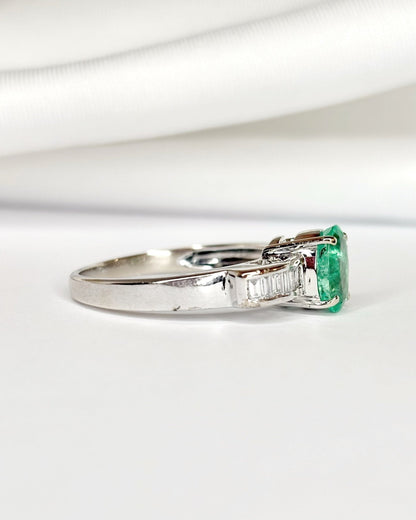 Bague Solitaire Émeraude 0.80 carat &amp; 11 Diamants "Daniela" - Elliade Paris