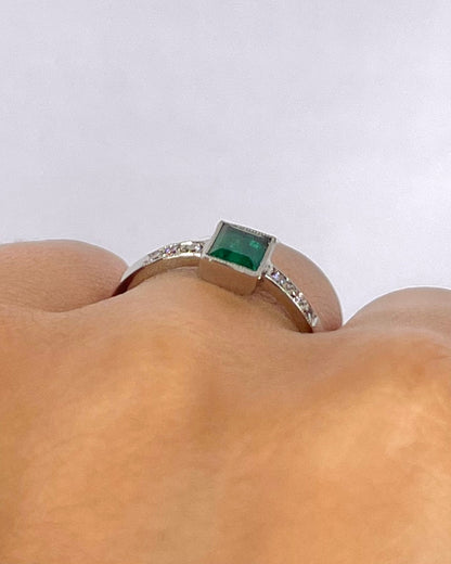 Bague Solitaire Émeraude 0.80 carat &amp; Diamants "Abigaël" - Elliade Paris