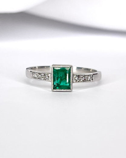 Bague Solitaire Émeraude 0.80 carat &amp; Diamants "Abigaël" - Elliade Paris