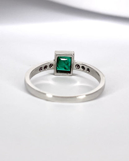 Bague Solitaire Émeraude 0.80 carat &amp; Diamants "Abigaël" - Elliade Paris