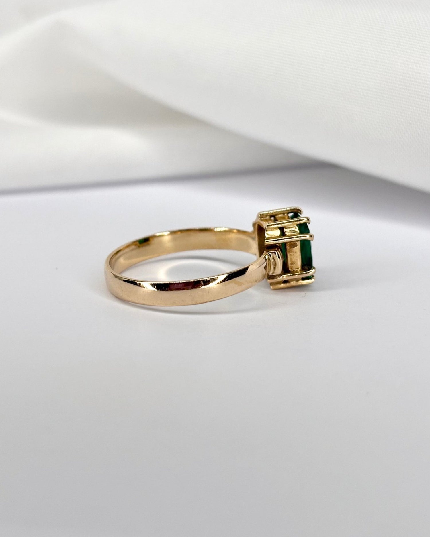 Bague Solitaire Émeraude 0.95 carat &quot;Maïwenn&quot; - Elliade Paris