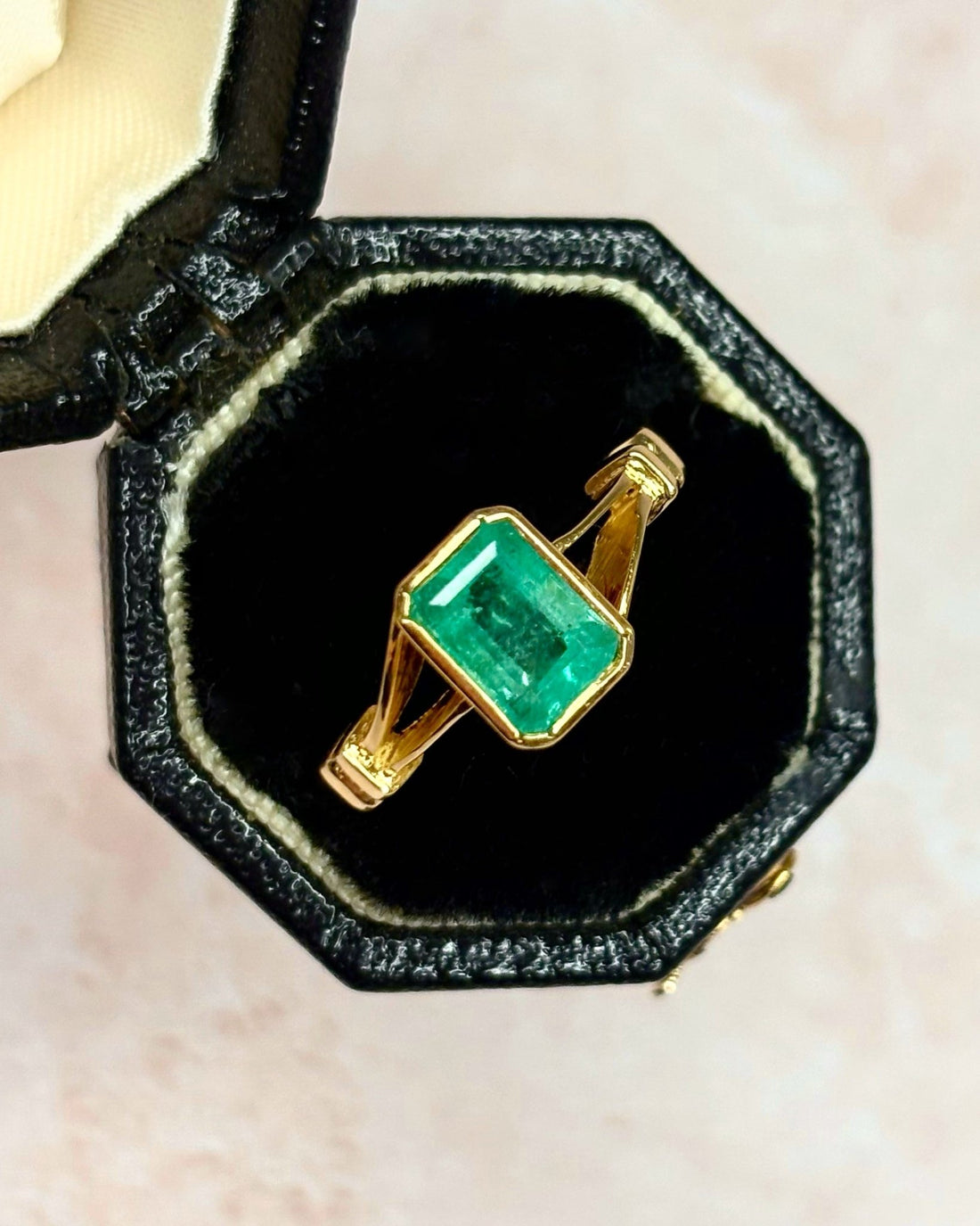 Bague Solitaire Émeraude 1.18 carat "Nancy" - Elliade Paris