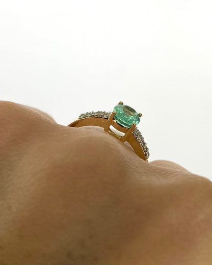 Bague Solitaire Émeraude 1.30 carat &amp; Diamants "Anaëlle" - Elliade Paris