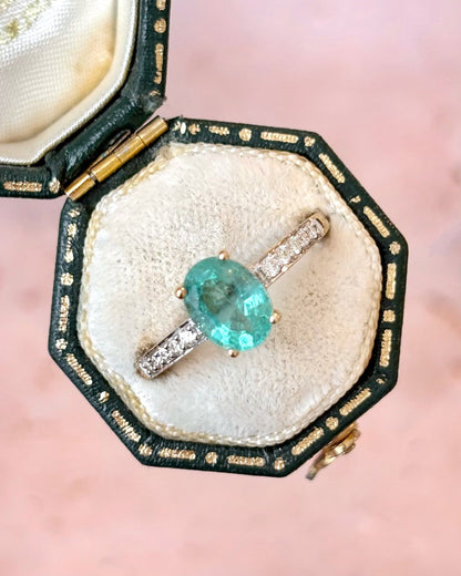 Bague Solitaire Émeraude 1.30 carat &amp; Diamants "Safina" - Elliade Paris