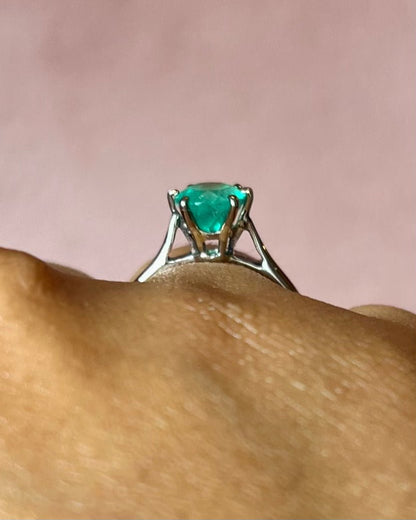 Bague Solitaire Émeraude 1.95 carat "Elina" - Elliade Paris