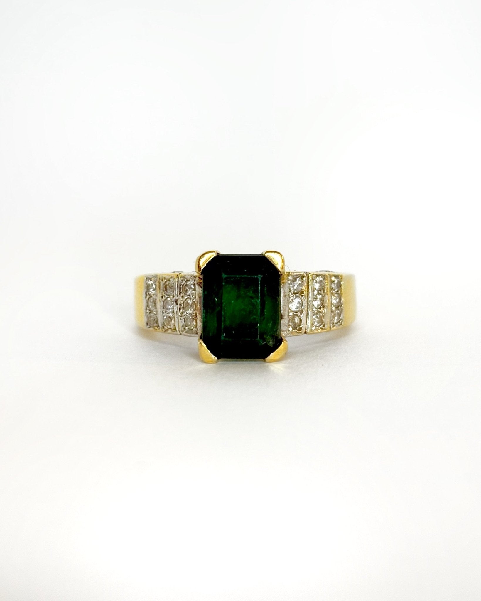 Bague Solitaire Émeraude 2.50 cts &amp; 30 Diamants "Athéna" - Elliade Paris