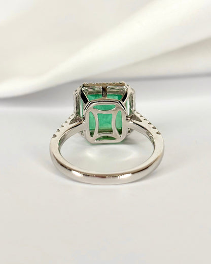 Bague Solitaire Emeraude 4.38 carats &amp; 46 Diamants "Elodie" - Elliade Paris