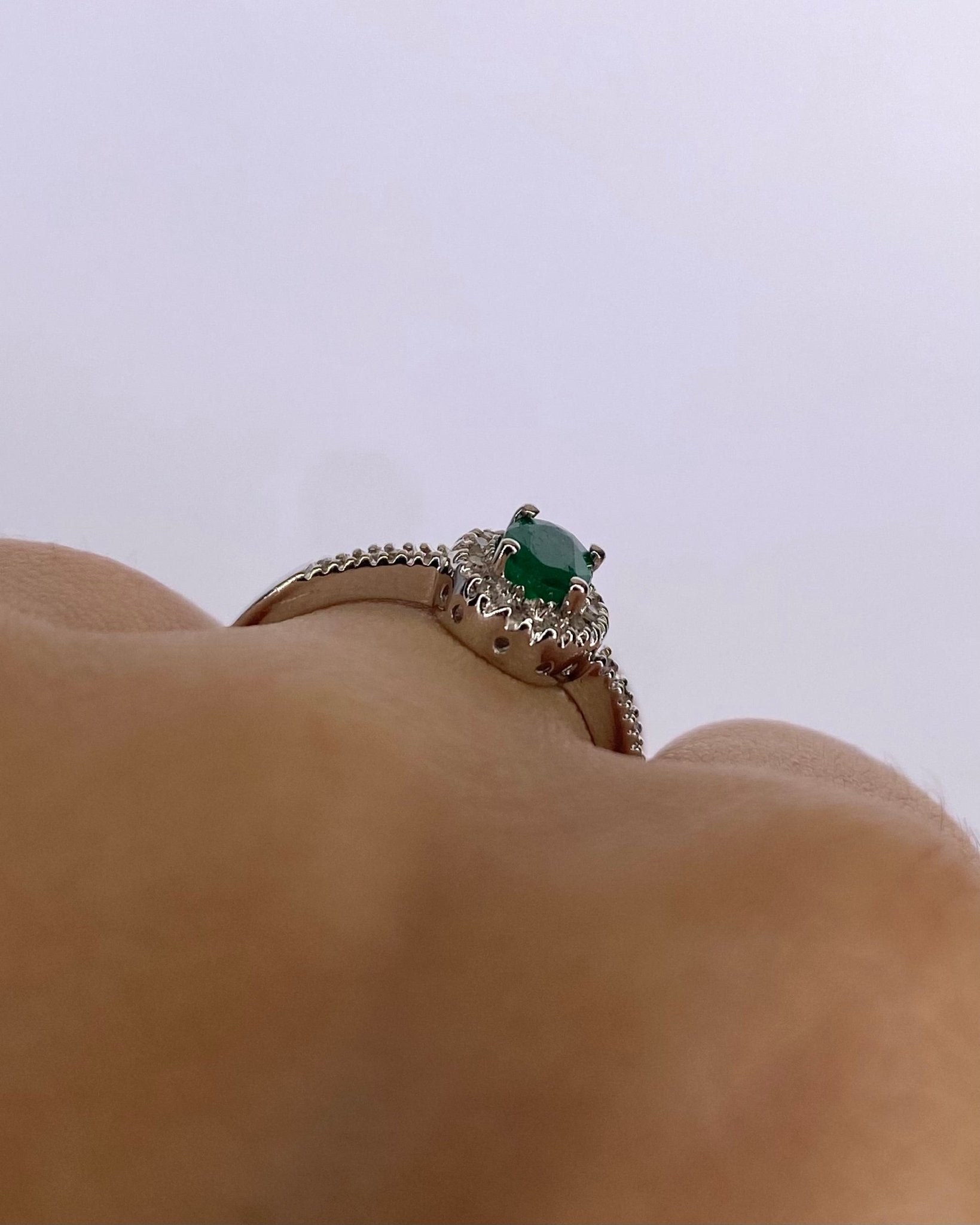 Bague Solitaire Émeraude &amp; Diamants "Thérèse" - Elliade Paris
