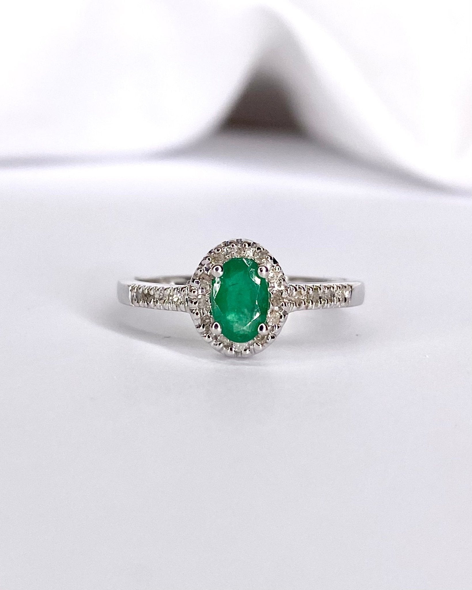 Bague Solitaire Émeraude &amp; Diamants "Thérèse" - Elliade Paris