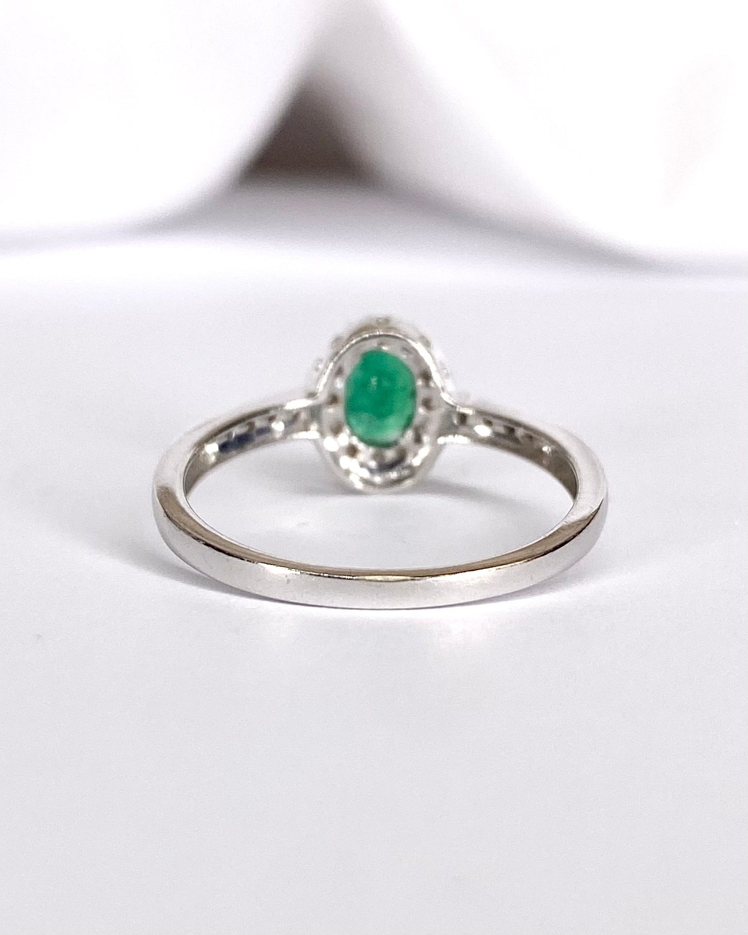 Bague Solitaire Émeraude &amp; Diamants "Thérèse" - Elliade Paris