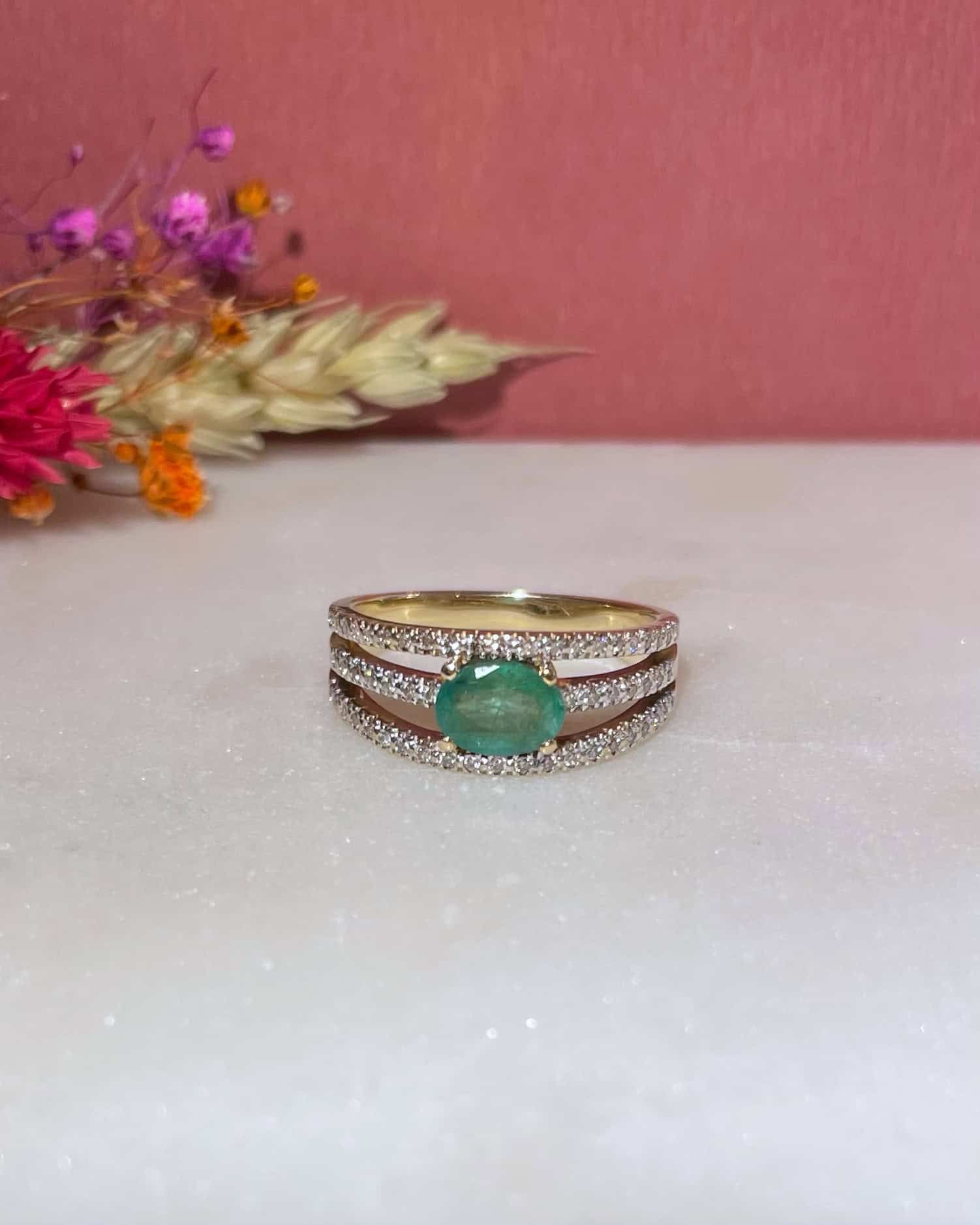 Bague Solitaire émeraude et 56 diamants "Lise" - Elliade Paris
