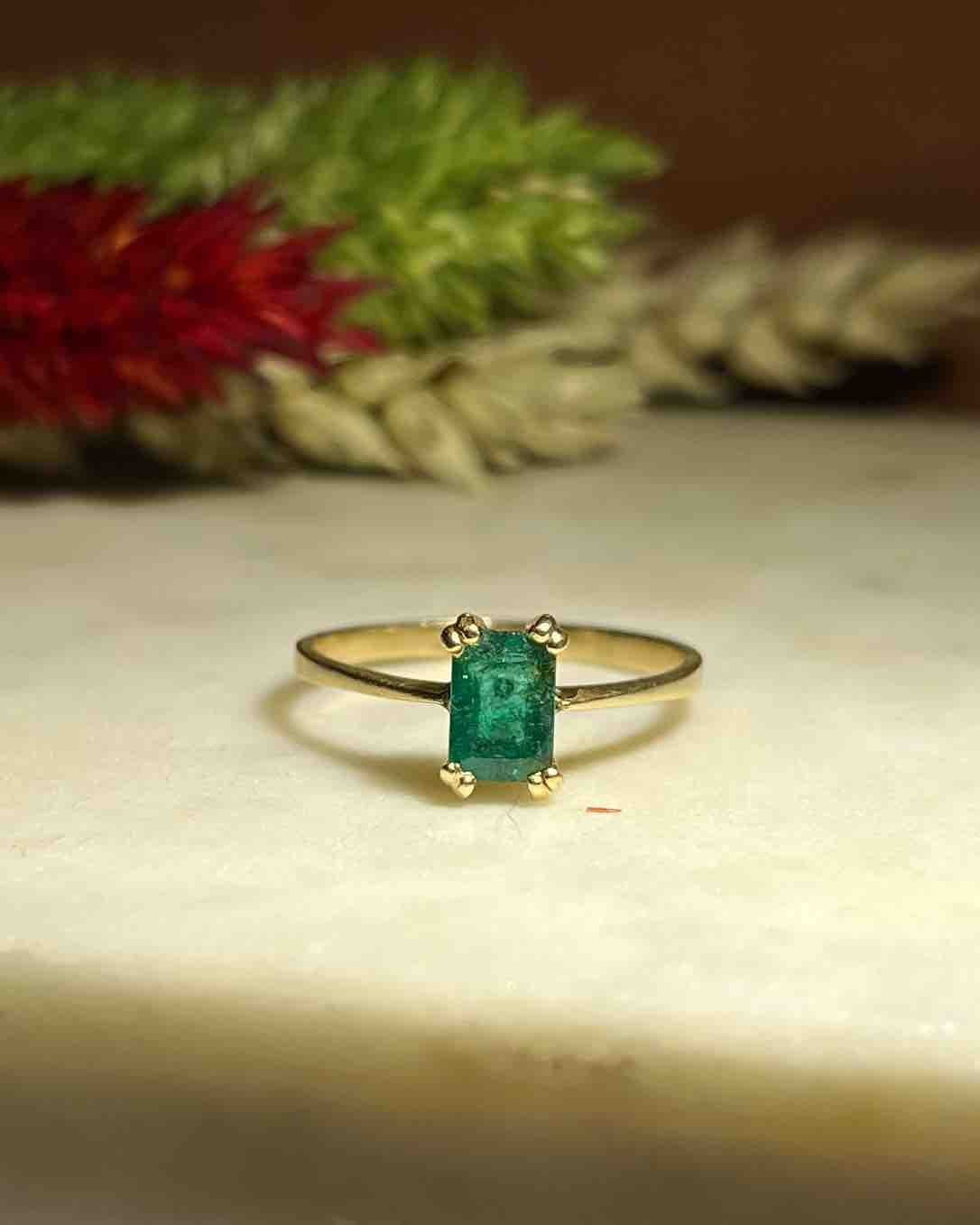 Bague Solitaire Émeraude "Leni" - Elliade Paris