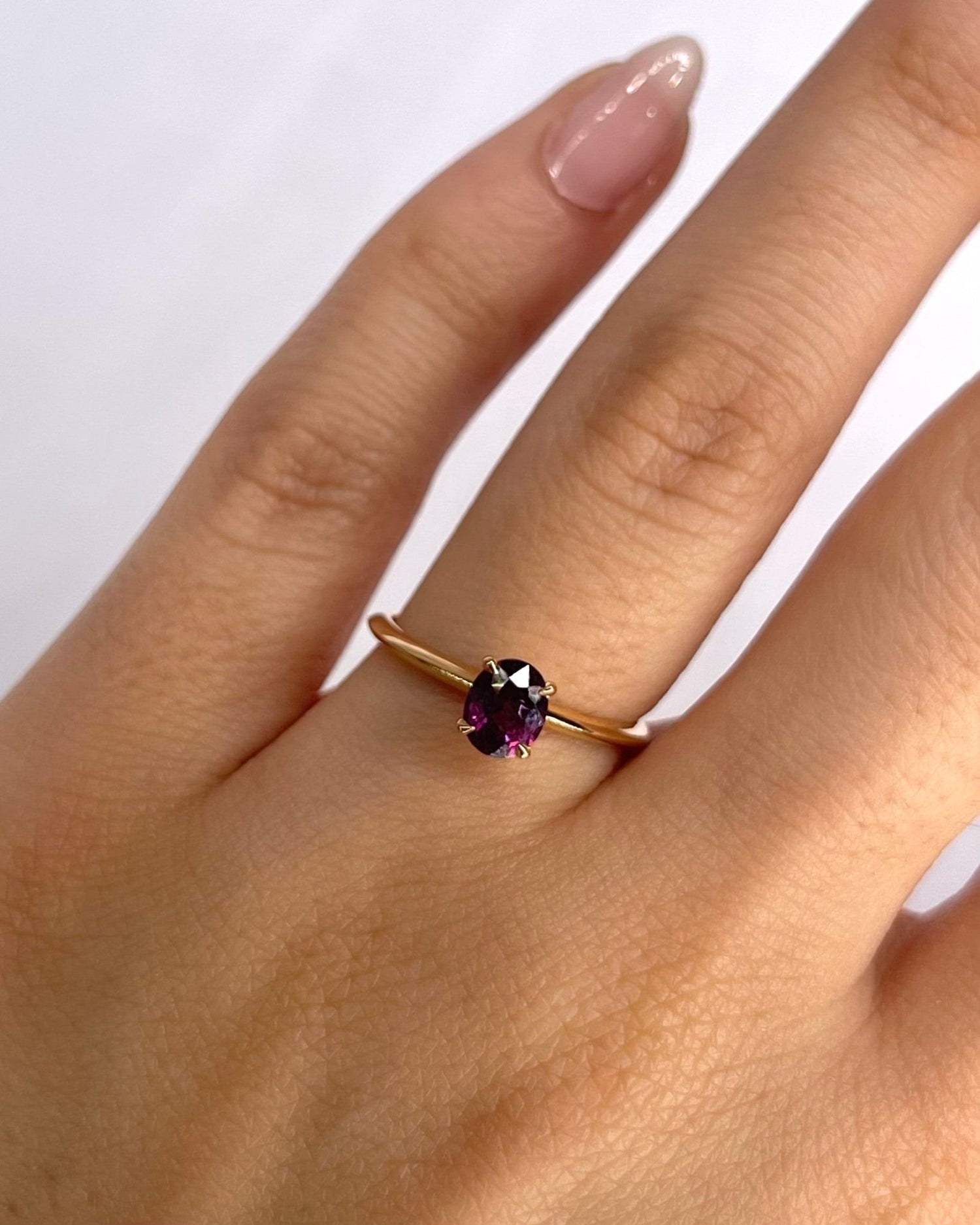 Bague Solitaire Grenat 0.80 carat "Patricia" - Elliade Paris