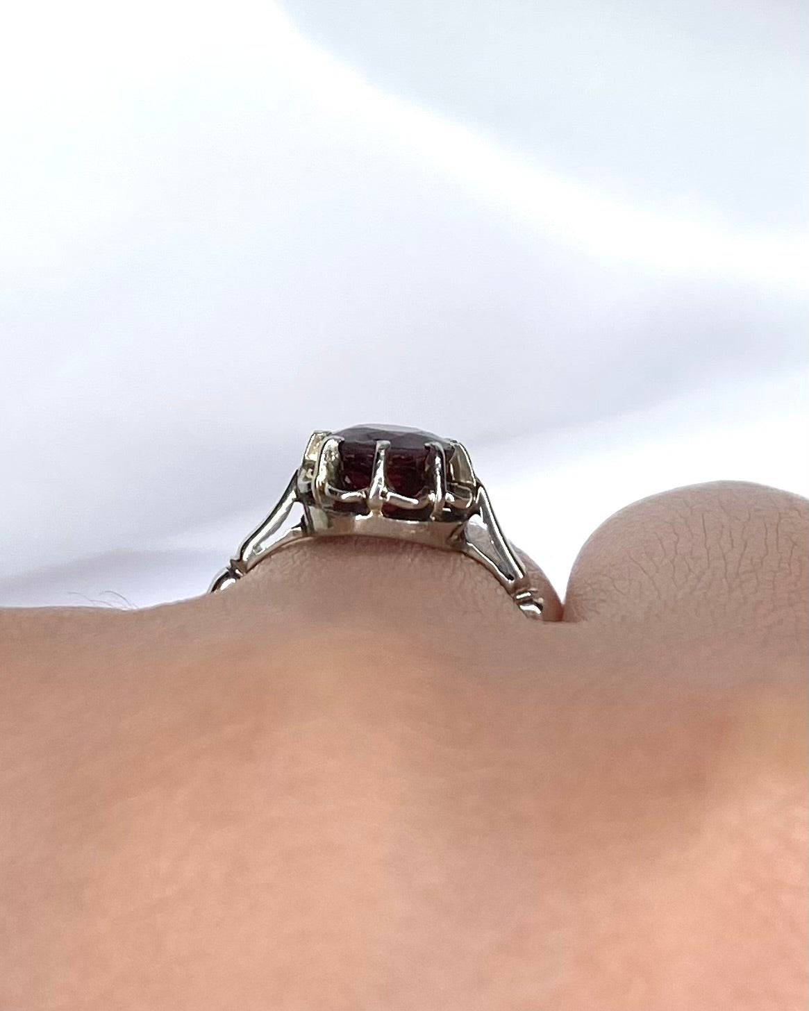 Bague Solitaire Grenat 1.35 carat "Andrea" - Elliade Paris