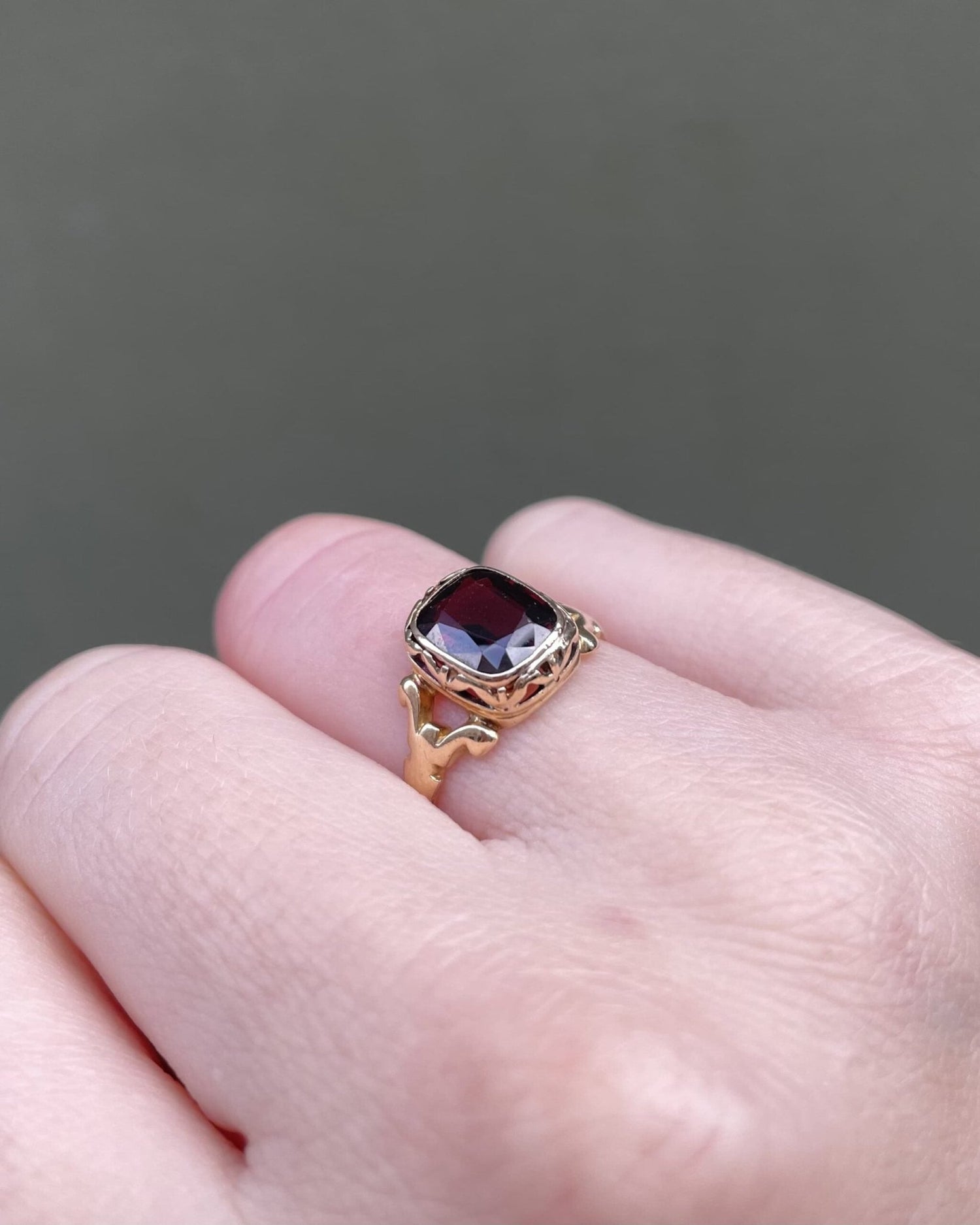 Bague Solitaire Grenat 2 carats &quot;Olary&quot; - Elliade Paris