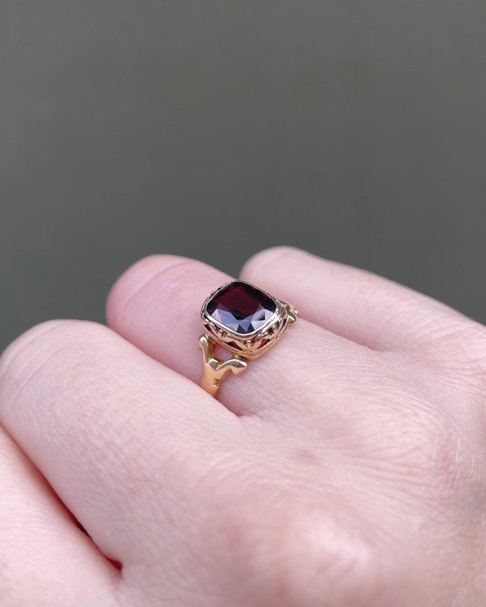Bague Solitaire Grenat 2 carats "Olary" - Elliade Paris