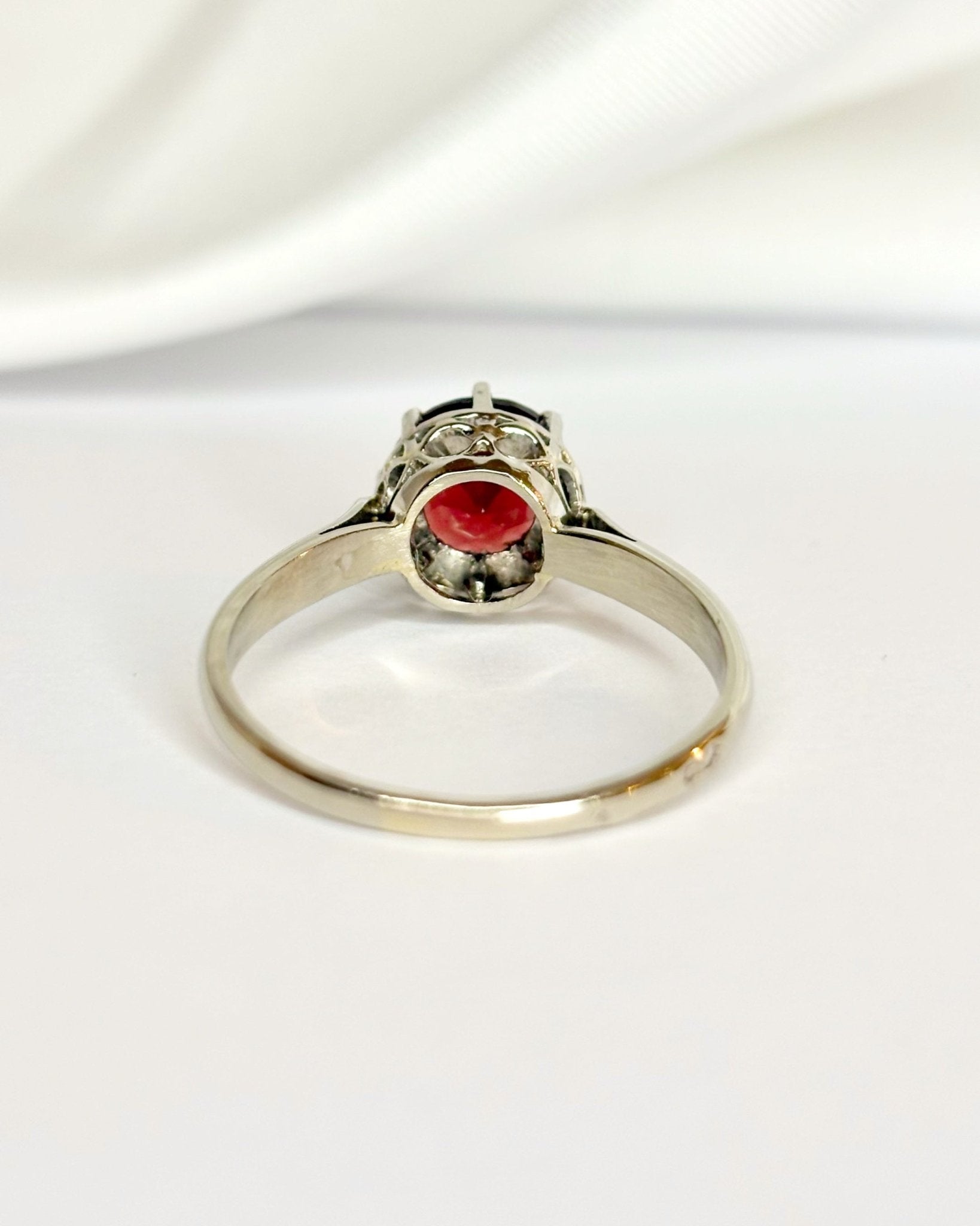 Bague Solitaire Grenat 2.15 carats "Rina" - Elliade Paris