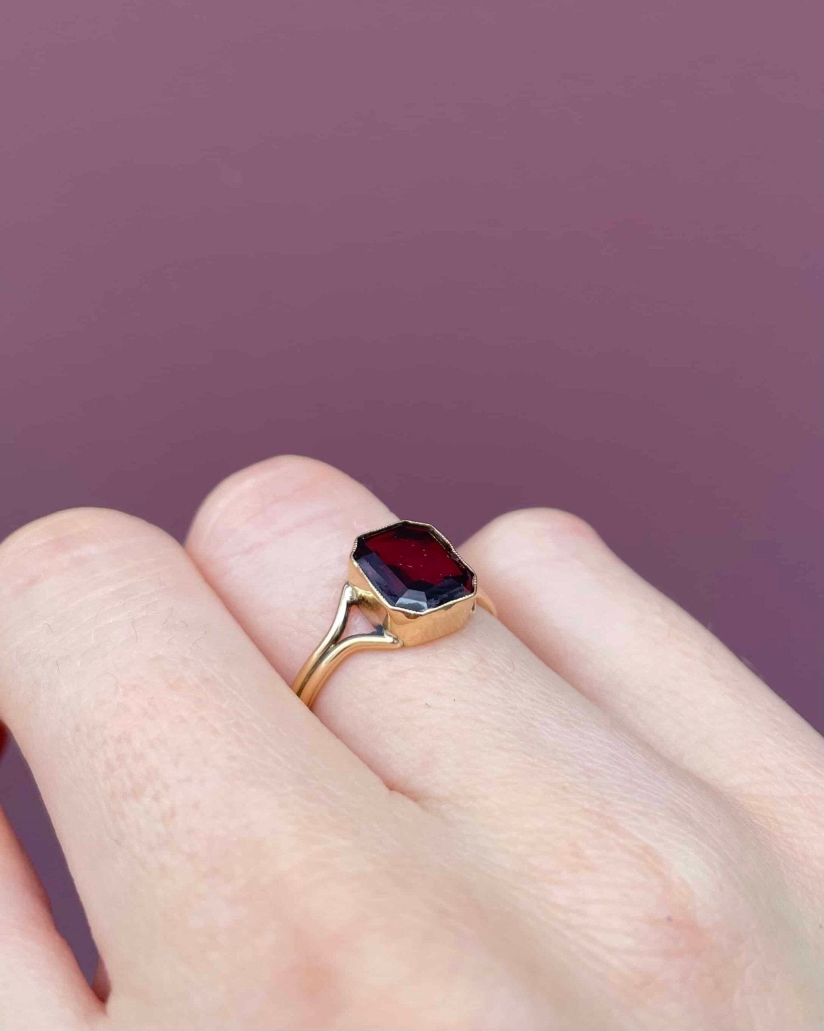 Bague Solitaire Grenat 2.60 carats "Maloé" - Elliade Paris