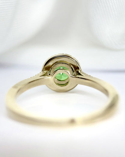 Bague Solitaire Grenat Tsavorite 0.67 carat &amp; Diamants 0.22 carat "Erika" - Elliade Paris