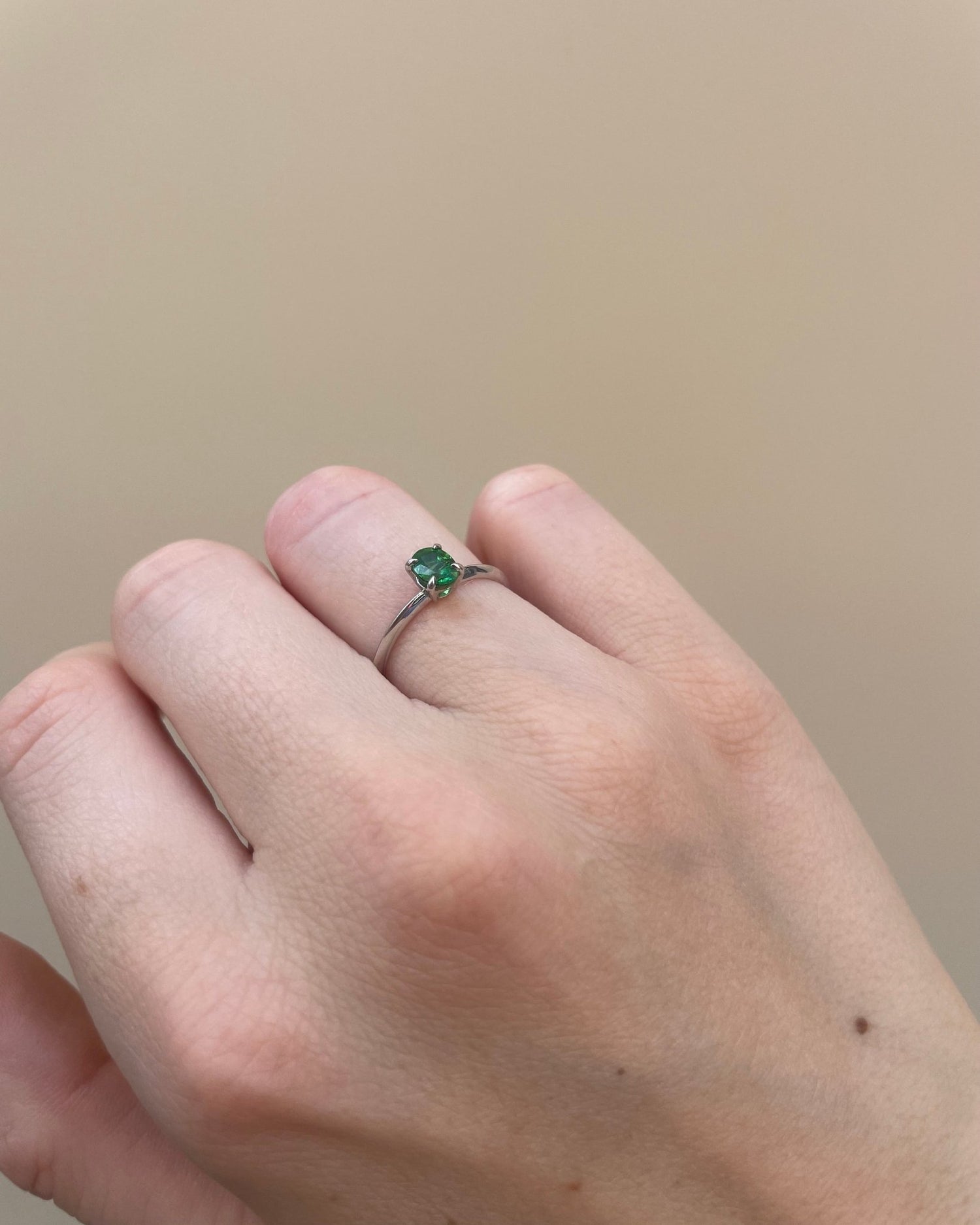 Bague Solitaire Grenat Tsavorite 0.70 carat &quot;Astelle&quot; - Elliade Paris