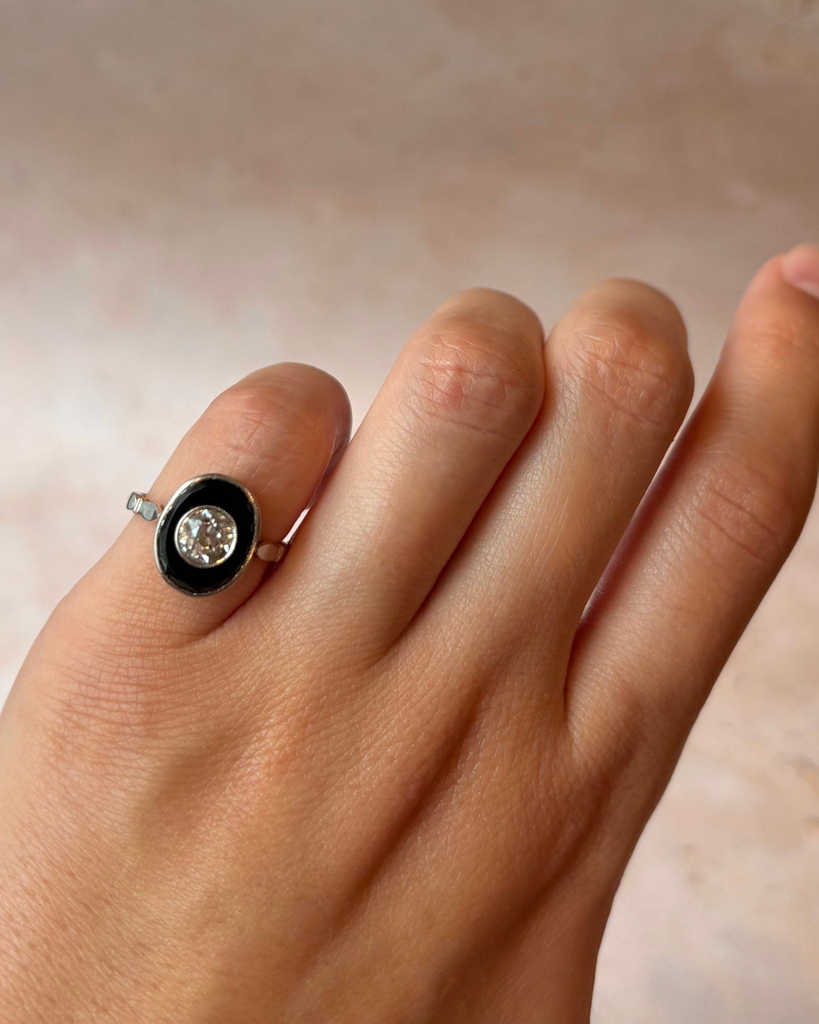Bague Solitaire Onyx &amp; Diamant 0.65 carat "Annabelle" - Elliade Paris
