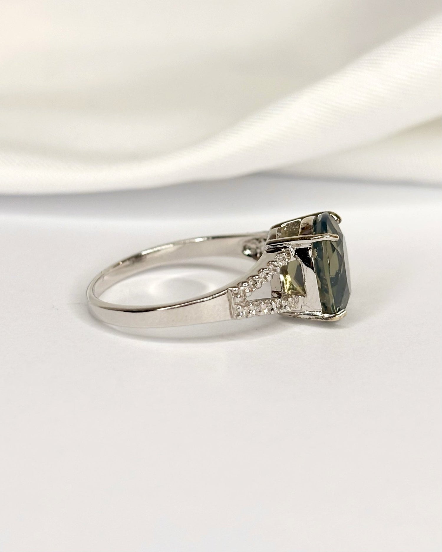 Bague Solitaire Opale 1.90 carat &amp; Diamants "Lucia" - Elliade Paris