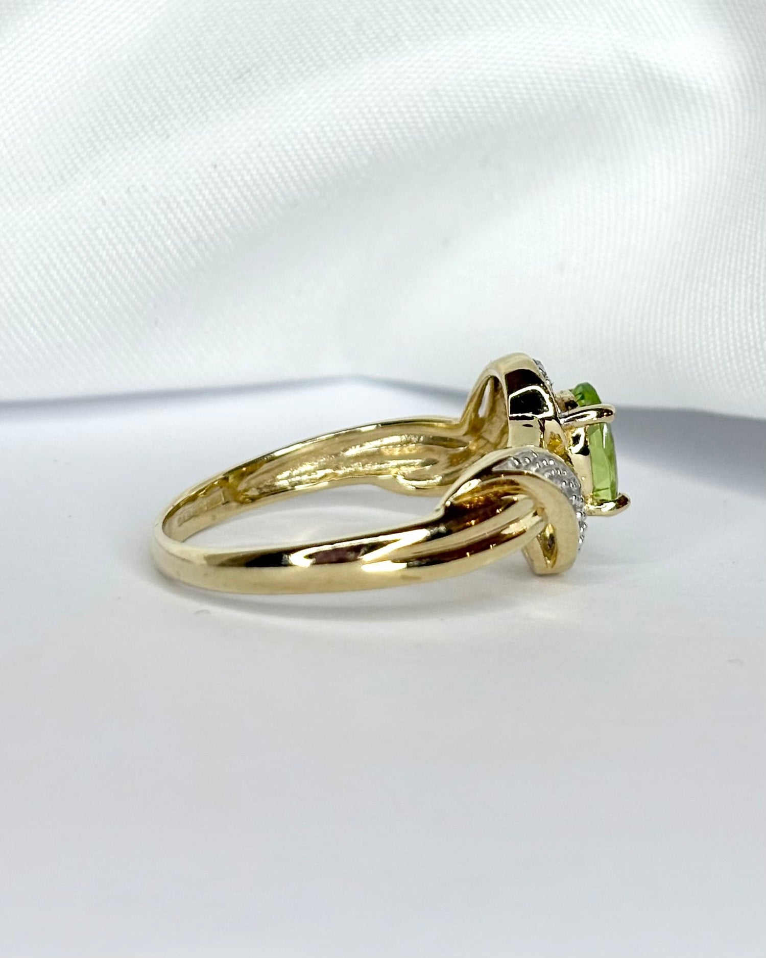 Bague Solitaire Péridot 0.80 carat &amp; Diamants "Olivine" - Elliade Paris