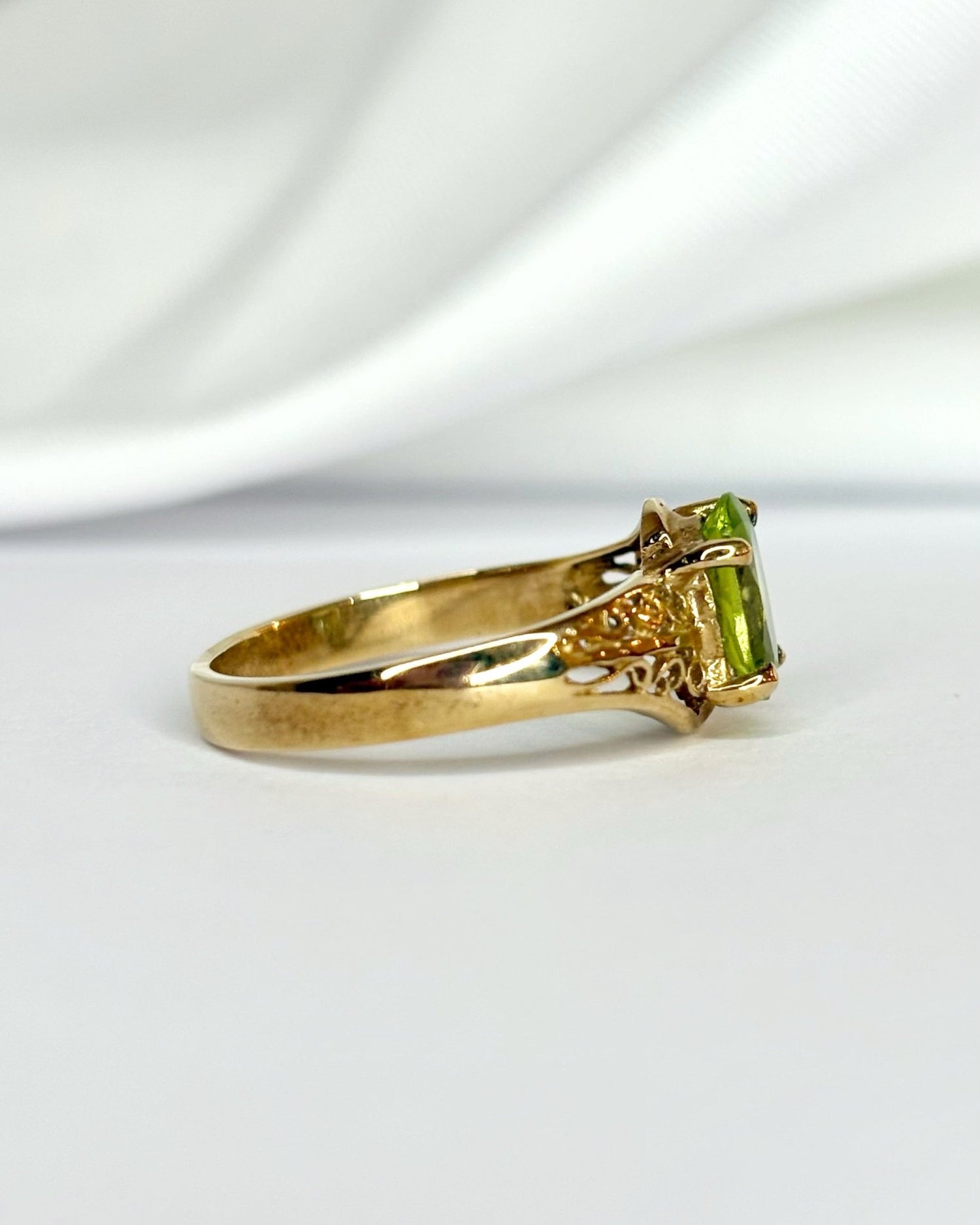 Bague Solitaire Péridot 1.24 carat "Nine" - Elliade Paris