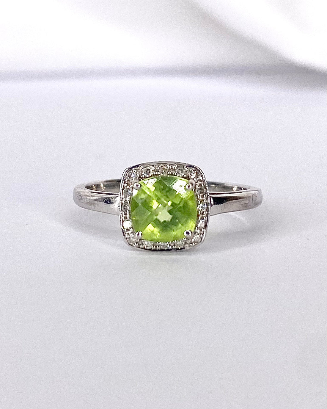 Bague Solitaire Péridot 1.30 carat &amp; 16 Diamants "Magdalena" - Elliade Paris