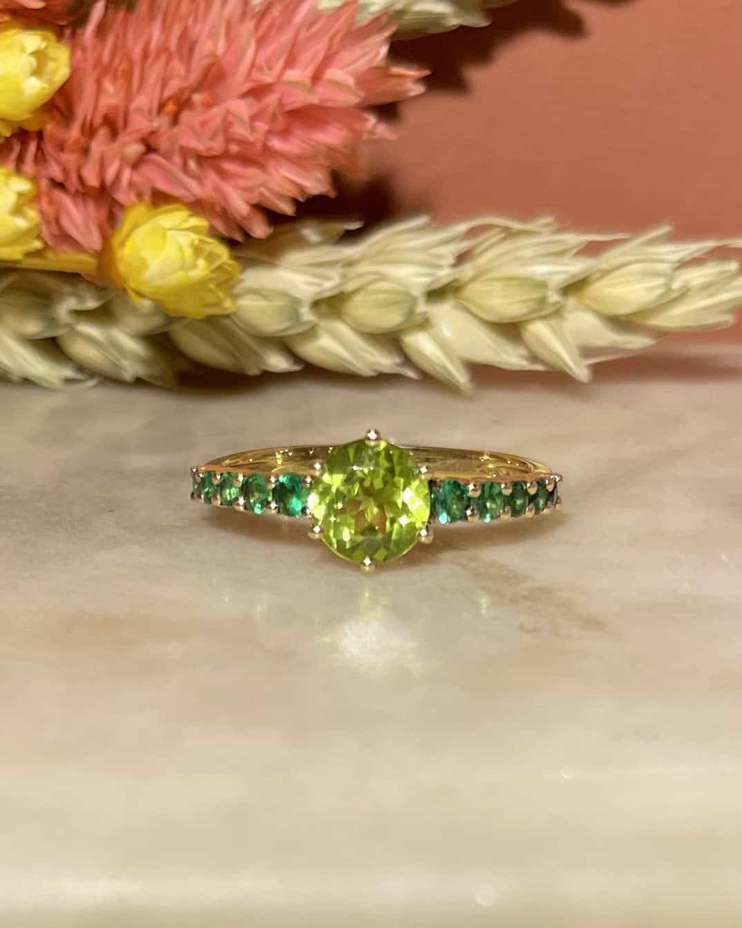 Bague Solitaire Péridot 0.70 carat &amp; Grenats &quot;Estelle&quot;