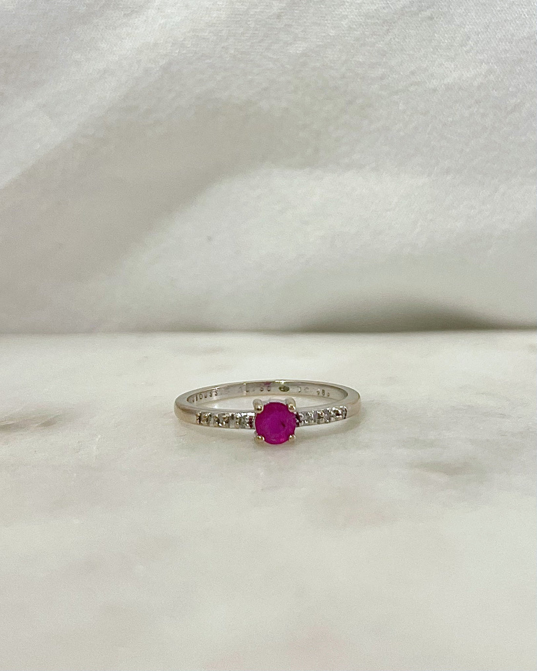 Bague Solitaire Rubis 0.25 carat &amp; Diamants Mauboussin - Elliade Paris